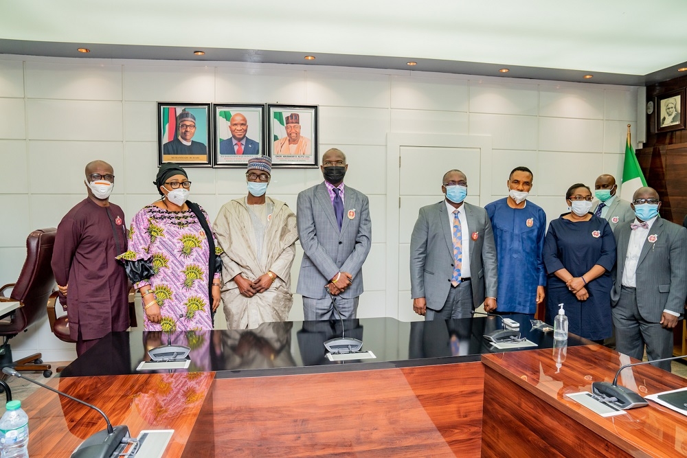 Hon. Minister of Works and Housing, Mr Babatunde Fashola,SAN (4th left) , Permanent Secretary, Mr Ernest Afolabi Umakhihe(4th right), National Chairman of the Nigerian Legion, Brig. General Adakole Jones Akpa (Rtd) (3rd left) and others  in a group photograph shortly after being decorated with the Armed Forces Remembrance Day Celebration Emblem 2021 at the Ministry of Works and Housing Headquarters, Mabushi, Abuja on Tuesday, 17th November  2020