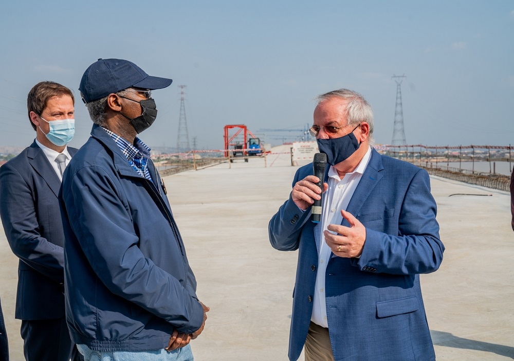 Hon. Minister of Works and Housing, Mr Babatunde Fashola,SAN(middle), Managing Director, Julius Berger Nigeria Plc, Dr. Lars Richter(left) and Project Director, 2nd Niger Bridge, Julius Berger Nigeria Plc, Engr. Friedrich Josef Wieser (right) Â during the Project Update Inspection of the Main Works and Associated Infrastructures of the Second Niger Bridge Project in Anambra and Delta States / Town Hall Meeting with Stakeholders on Friday, 20th November 2020