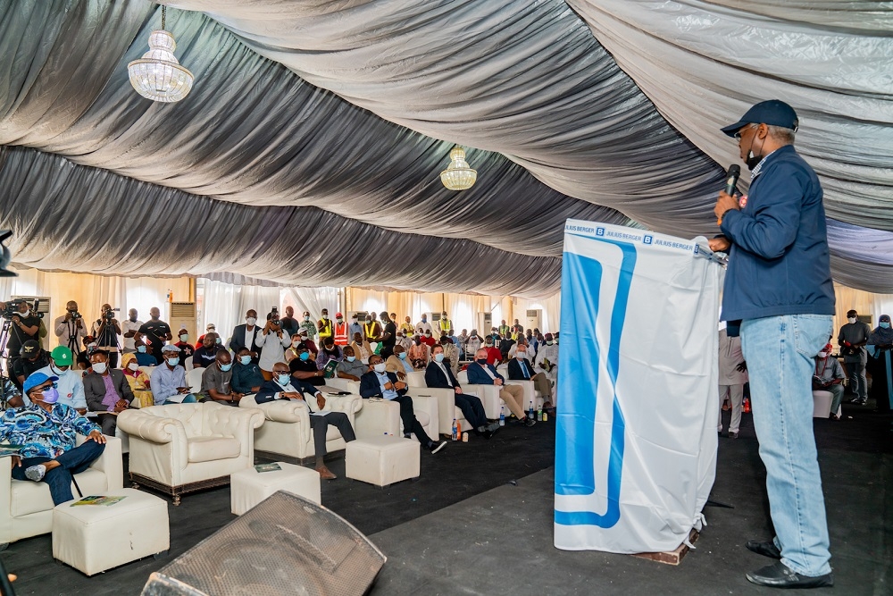 Hon. Minister of Works and Housing, Mr Babatunde Fashola,SAN(right) speaking to the StakeholdersÂ during the Project Update Inspection of the Main Works and Associated Infrastructures of the Second Niger Bridge Project in Anambra and Delta States/ Town Hall Meeting with Stakeholders on Friday, 20th November 2020