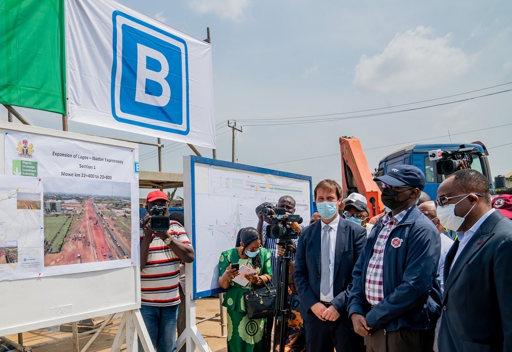 Hon. Minister of Works and Housing, Mr Babatunde Fashola, SAN (middle),Â Managing Director, Julius Berger Nigeria Plc, Dr. Lars Richter(left) andÂ Nigeria Sovereign Investment Authority (NSIA), Mr. Uche OrjiÂ (left)Â during the Project Update Inspection of the Reconstruction, Rehabilitation and Expansion of the Lagos -Ibadan Dual Carriageway, Sections I &amp; Â II Â in Lagos, Ogun and Oyo StatesÂ and Town Hall Meeting with Stakeholders on Saturday, 21st Â November 2020