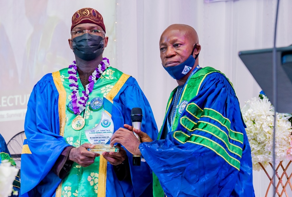 Hon. Minister of Works &amp; HousingÂ and Guest Lecturer, Mr Babatunde Fashola,SAN(left) being presented a plaque by the Vice Chancellor, Prof. Noah Yusuf(right), shortly after the Hon.Minister deliveredÂ the Â 10th Convocation Lecture of Al- Hikmah University on, &quot; University Education, Entrepreneurship and Employment Prospects: Survival Imperatives in Post COVID-19,&quot;Â at the University Auditorium,Â Ilorin,Kwara State on Friday, 4th December 2020