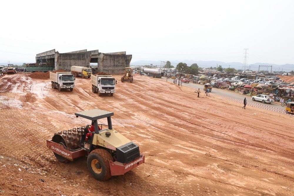 The Permanent Secretary, Federal Ministry of Works and Housing, Babangida Hussaini represented by Engr. Funso Adebiyi, Director Highway Construction and Rehabilitation Department, Federal Controller, Niger State, Engr. I.F. Umeh, representative of Messrs. Salini Nigeria Limited inspecting the Dualization of Suleja-Minna Road, Phase 1, Contract No. 6077 in Niger State on the 24th March, 2021.