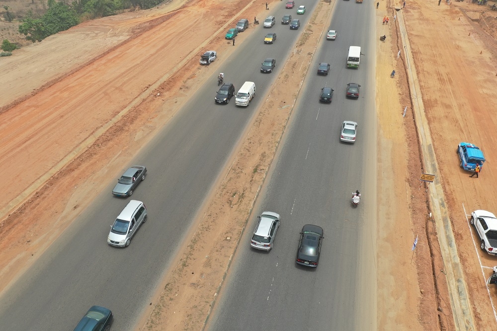 Ongoing Expansion into 10-lanes of the Abuja - Nyanyan - Nasarawa State Border as part of the construction work on the expansion of 5.4km Abuja - Keffi Expressway and Dualization of Keffi - Akwanga - Lafia - Makurdi Road project spanning the FCT, Nasarawa and Benue States during an inspection tour by the Hon. Minister of Works and Housing, Mr Babatunde Fashola,SAN and the Hon. Minister of State in the Ministry, Engr. Abubakar Aliyu  on Tuesday, 30th March 2021