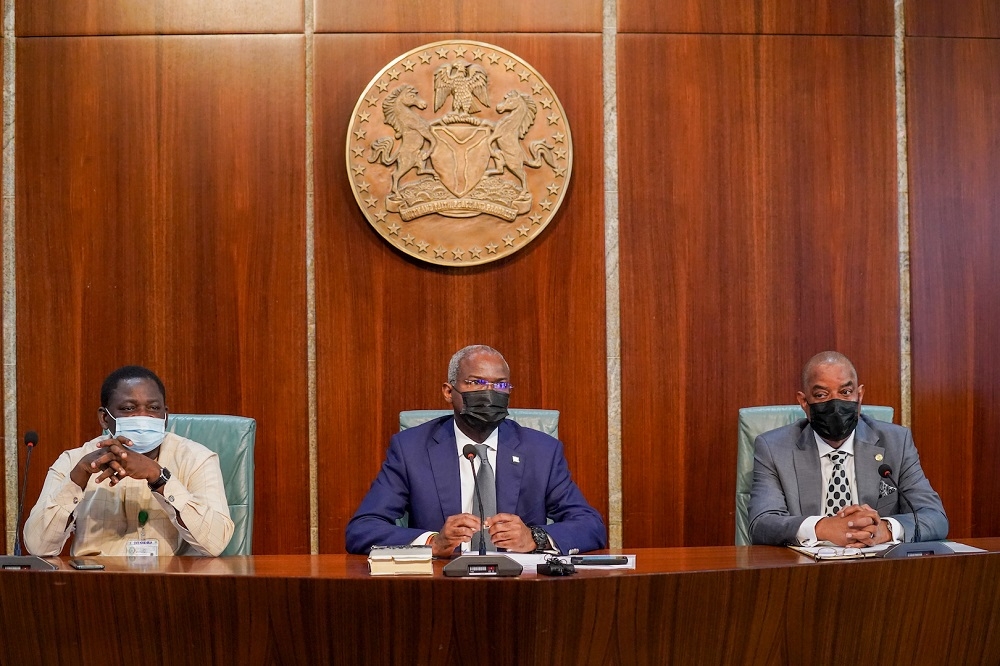 Hon. Minister of Works and Housing, Mr Babatunde Fashola, SAN (middle), Special Adviser, Media and Publicity to the President, Mr Femi Adesina, (left) and Managing Director/CEO, Federal Housing Authority (FHA), Senator Gbenga Ashafa(right) during the State House Briefing Series on the theme,&quot;The Buhari Infrastructure Revolution,&quot; at the State House Press Room, Abuja on Thursday, 15th July 2021