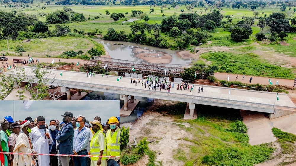 A view of the new Chanchanji Bridge along Takum â€“ Wukari Road in Taraba State during an inspection visit by the Hon.Minister of Works and Housing, Mr Babatunde Fashola, SAN  on Thursday, 12th August 2021.INSET: Hon. Minister of Works and Housing, Mr Babatunde Fashola,SAN(middle), Chairman, Takum Local Government Area,Taraba State, Hon. Prince Shiban Tikari (4th left), the Gara of Chachanji, Takum LGA, HRH Alhaji AbdulHamid Kumbyera  (3rd left), the Federal Controller of Works,Taraba State, Engr. Yakubu Mohammed, (2nd right), the Federal Controller of Housing,Taraba State, Tpl. Rabiu Ahmad (right),  Managing Director, SCC Nigeria Ltd, Engr. Steve Elias (3rd right), and others during the inspection of the new Chanchanji Bridge along Takum â€“ Wukari Road in Taraba State on Thursday, 12th August 2021. Beside the new Bridge is the old, pre-Independence Bailey Bridge. 