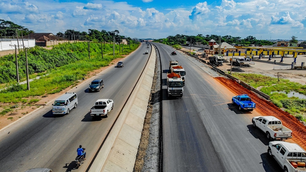 A view of the ongoing Reconstruction, Rehabilitation and Expansion of the Lagos -Ibadan Expressway (Section II: Shagamu Interchange - Ibadan) from the former Toll Gate Ibadan during an inspection visit by the Hon. Minister of Works and Housing, Mr Babatunde Fashola, SAN on Wednesday, 15th September 2021.