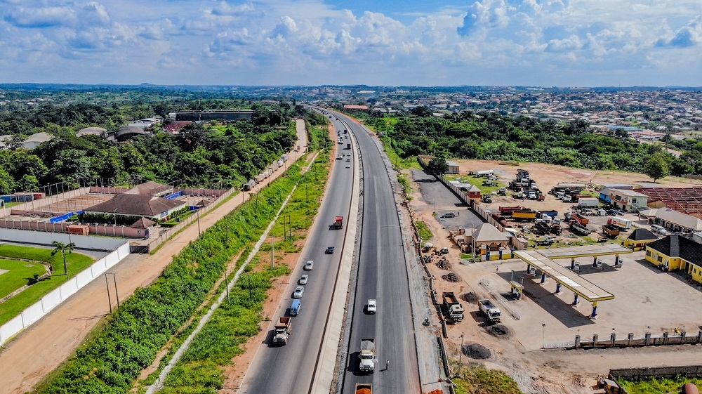 A view of the ongoing Reconstruction, Rehabilitation and Expansion of the Lagos -Ibadan Expressway (Section II: Shagamu Interchange - Ibadan) from the former Toll Gate Ibadan during an inspection visit by the Hon. Minister of Works and Housing, Mr Babatunde Fashola, SAN on Wednesday, 15th September 2021.