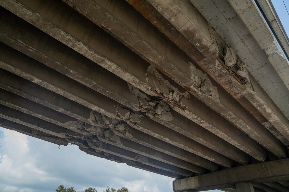 DAMAGED BY A RECKLESS DRIVER ...The Ogunmakin,Alapako Flyover damaged by the driver of a lowbed truck conveying an excavator higher than the headroom of the Bridge as captured during an inspection of the ongoing Reconstruction, Rehabilitation and Expansion of the Lagos -Ibadan Expressway (Sections I and II: Lagos - Shagamu and Shagamu Interchange - Ibadan) by the Hon. Minister of Works and Housing, Mr Babatunde Fashola, SAN on Wednesday, 15th September 2021. 