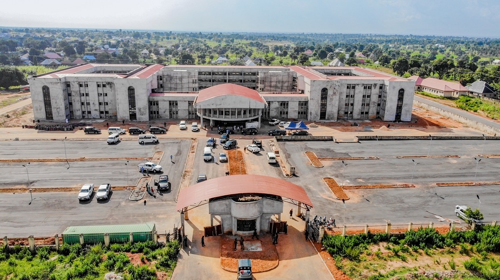 A view of the Federal Secretariat along Jos Road, Lafia, Nasarawa State during an inspection visit by the Hon. Minister of Works and Housing, Mr Babatunde Fashola, SAN on Tuesday, 21st September 2021. 