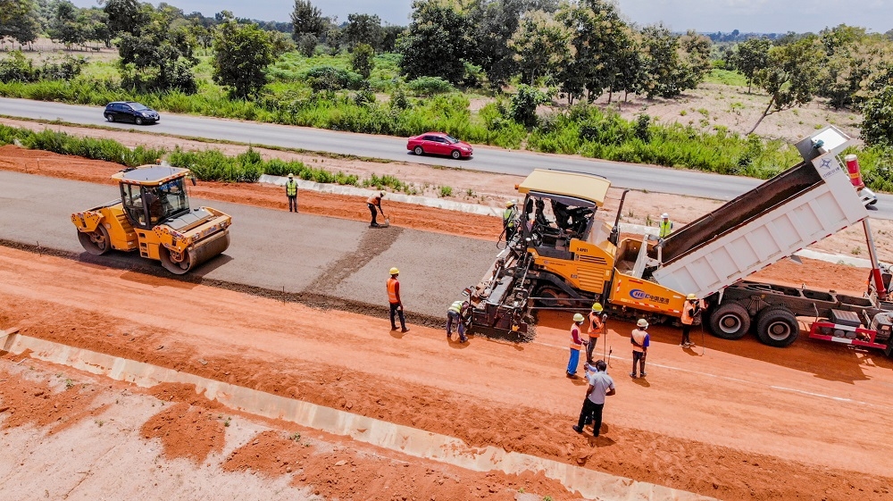 : Personnel of China Harbour Engineering Co. Ltd (CHEC) at work on a Section of the ongoing dualization of the 220 Keffi - Akwanga -Lafia -Makurdi Road, Section -III : (Akwanga - Lafia - Benue State Border) in Nasarawa State during an inspection visit by the Hon. Minister of Works and Housing, Mr Babatunde Fashola, SAN on Tuesday, 21st  September 2021. 