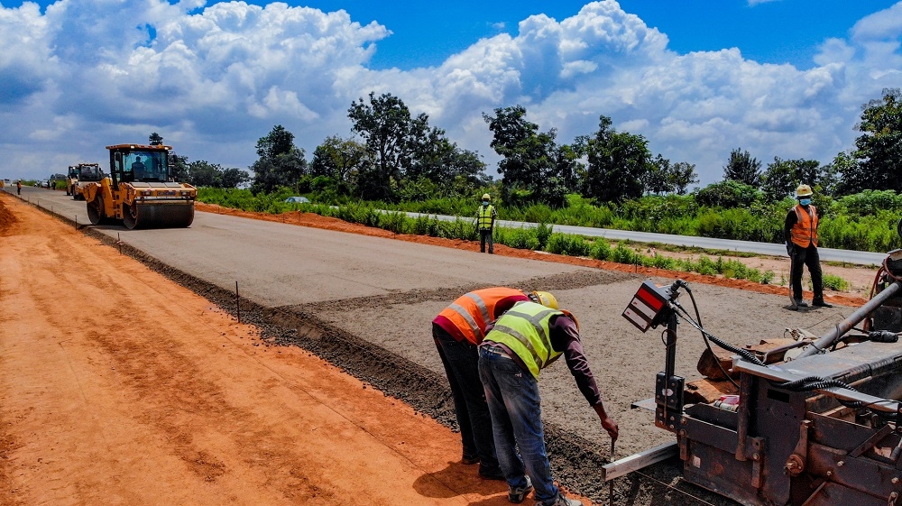 Personnel of China Harbour Engineering Co. Ltd (CHEC) at work on a Section of the ongoing dualization of the 220 Keffi - Akwanga -Lafia -Makurdi Road, Section -III : (Akwanga - Lafia - Benue State Border) in Nasarawa State during an inspection visit by the Hon. Minister of Works and Housing, Mr Babatunde Fashola, SAN on Tuesday, 21st  September 2021. 