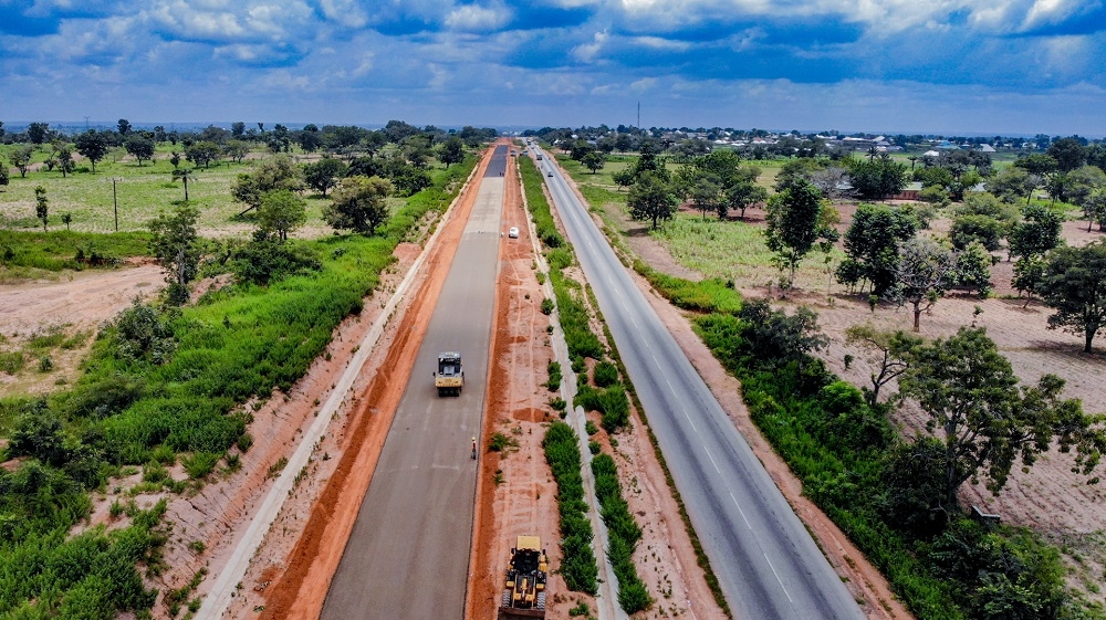 A view of the ongoing dualization of the 220 Keffi - Akwanga -Lafia -Makurdi Road, Section -III : (Akwanga - Lafia - Benue State Border) in Nasarawa State during an inspection visit by the Hon. Minister of Works and Housing, Mr Babatunde Fashola, SAN on Tuesday, 21st  September 2021. 