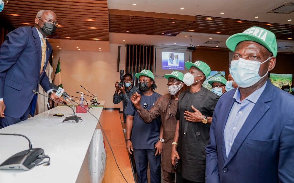 Hon. Minister of Works and Housing, Mr Babatunde Fashola,SAN (eft), interacting with some members of the 1994 Super Eagles Team that won the African Nations Cup in Tunisia, tagged Tunisia &#039;94 in the front row right to left - Mr Augustine Eguavoen, Mr Alloy Agu,the Team&#039;s Physical Trainer,Mr Edema Stephen, and Mr Victor Ikpeba shortly after a courtesy visit by the 1994 Super Eagles Team led by the then Captain, Mr Augustine Eguavoen  at the Ministry of Works and Housing, Headquarters, Mabushi, Abuja on 30th September 2021