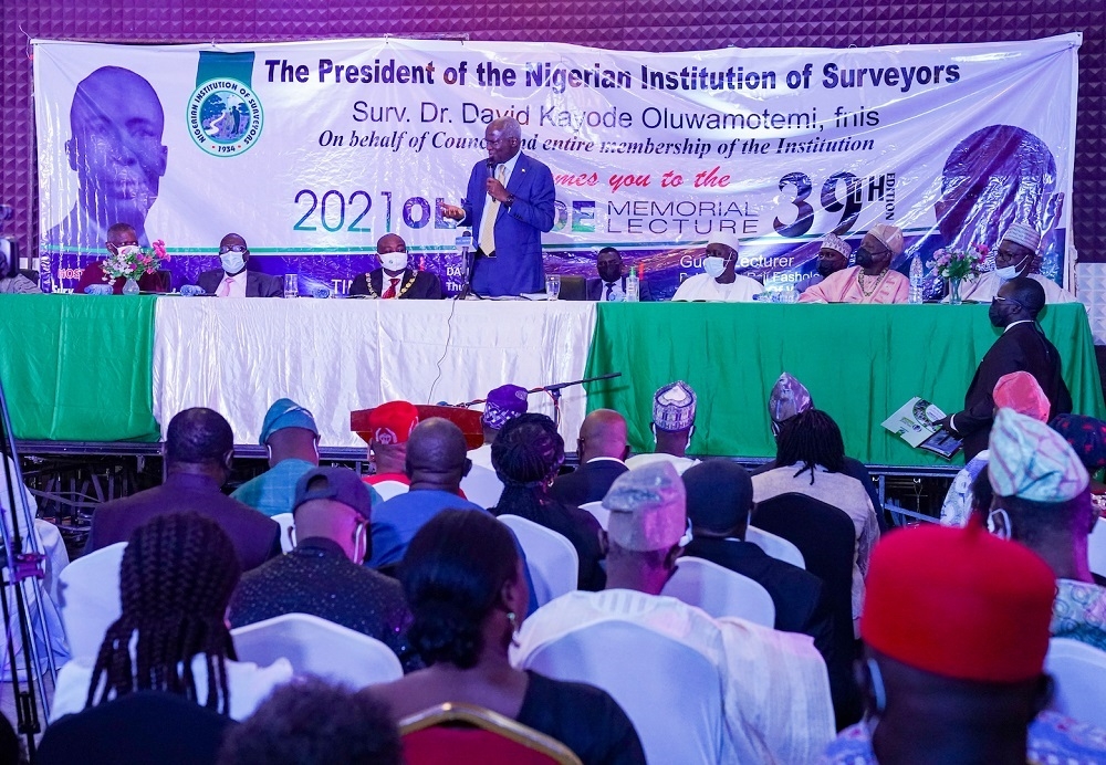 Hon. Minister of Works and Housing, Mr Babatunde Fashola, SAN (left) speaking during the interactive session which followed the 39th Annual Olumide Memorial Lecture organized by the Nigerian Institution of Surveyors (NIS) and delivered by the Hon. Minister on the theme, &quot; Human Capital and Institution Building,&quot; at the Chida International Hotel, Utako, Abuja on Thursday 14th October 2021. 