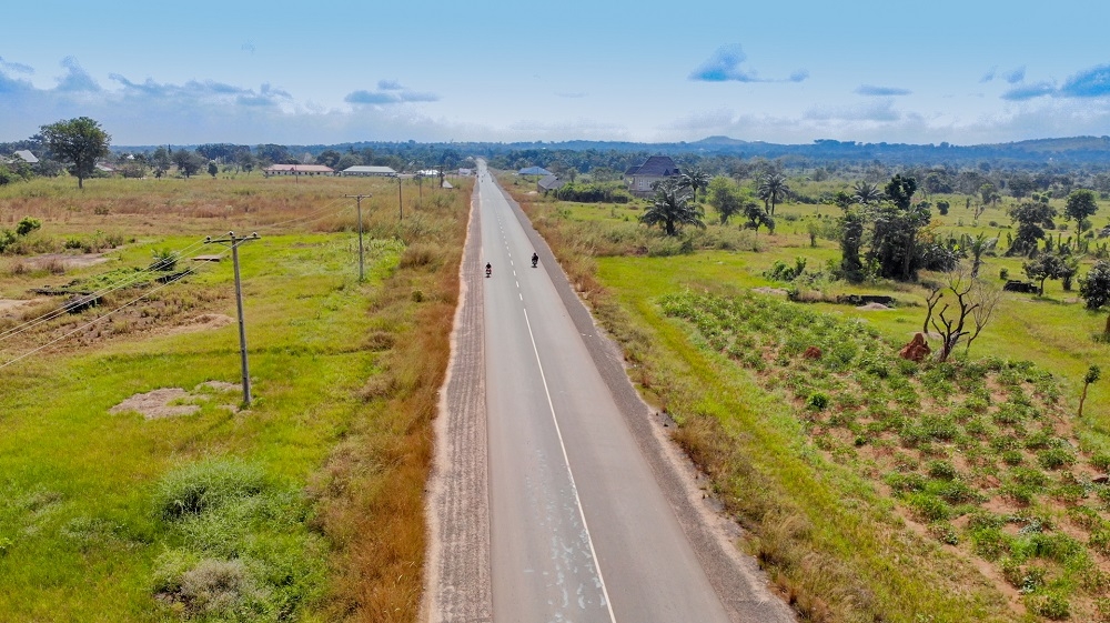 AÂ view of the Nnewe - Oduma Road, Sections I &amp; II in Enugu and Ebonyi StatesÂ during its commissioning byÂ representative of President Muhammadu Buhari andÂ Hon. Minister of Science, Technology and Innovation, Dr. Ogbonnaya Onu,Â representative of the Hon. Minister of Works &amp; Housing and Director Highways, South East Zone,Â Engr. Bola Aganaba, , Commissioner for Works, Enugu State, Engr. Greg Nnaji , Chairman, Oduma Council of Traditional Rulers, HRH Igwe Daniel NjokuÂ andÂ others during the Federal Government&#039;s commissioning and Handover of theÂ Road at Km 16 Ezinato Ohafia Oduma , Enugu State on Thursday, 2nd December 2021