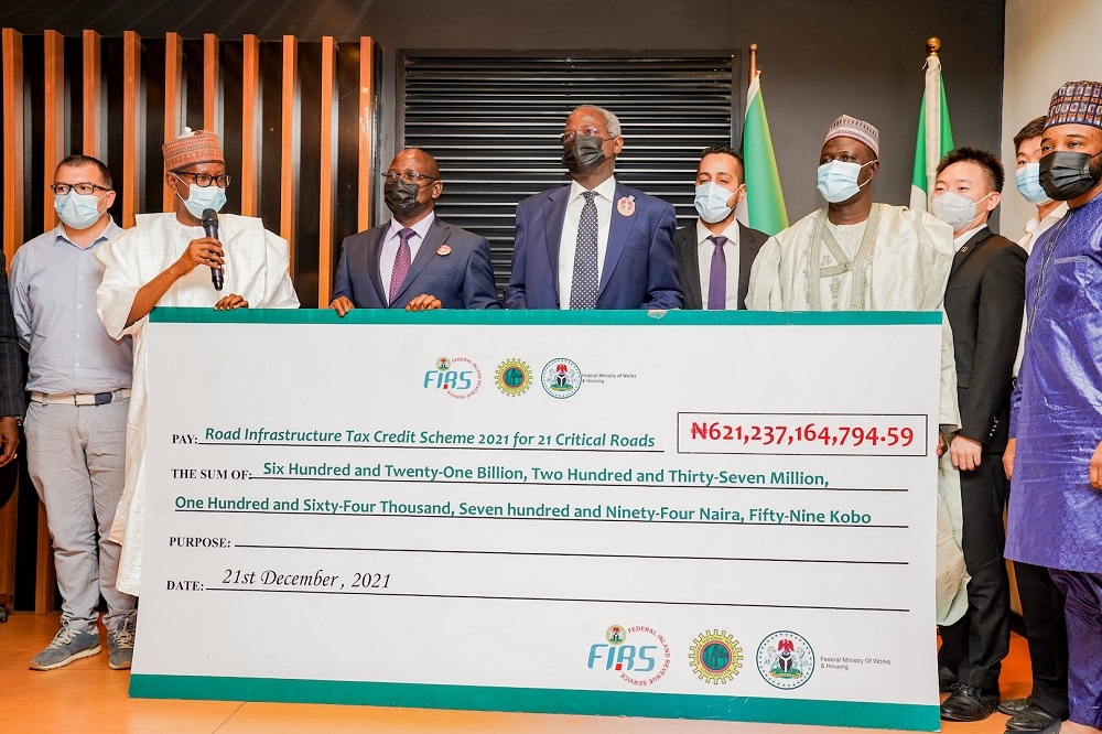 Hon.Minister of Works and Housing, Mr. Babatunde Fashola,SAN (4th left), Executive Chairman, Federal Inland Revenue Service (FIRS), Mr. Muhammad Nami (3rd left),  Representative of the Group Managing Director/ Chief Finance Officer of the Nigerian National Petroleum Corporation,Mr Umar Ajiya (2nd left), Permanent Secretary in the Ministry of Works and Housing, Mr Babangida Hussaini (3rd right), Project Manager, Salini Nigeria Ltd,Mr Gennaro D&#039;itria (left), Managing Director, KAU International Ltd, Mr Ibrahim Babasheu  (right), Head of Roads and Infrastructure, RCC (Nig.) Ltd, Mr Feda Natour (4th right) and Deputy Managing Director, CCECC , Mr Jacques Liao (2nd right) during the Symbolic Cheque Presentation for 21 Critical Roads funded by the NNPC through the Road Infrastructure Tax Credit Scheme at the Conference Room of the Ministry of Works and Housing Headquarters, Mabushi, Abuja on Tuesday, 21st December 2021.