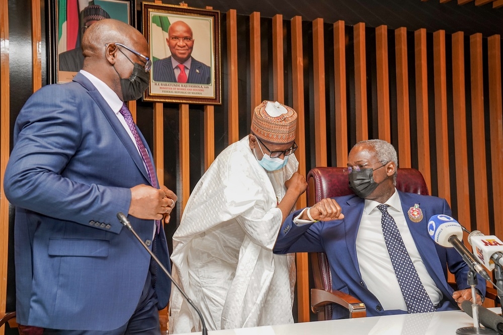 Hon. Minister of Works and Housing, Mr. Babatunde Fashola,SAN(right), Executive Chairman, Federal Inland Revenue Service (FIRS), Mr. Muhammad Nami (left) and Representative of the Group Managing Director/ Chief Finance Officer of the Nigerian National Petroleum Corporation,Mr Umar Ajiya, (middle) shortly after the Symbolic Cheque Presentation for 21 Critical Roads funded by the NNPC through the Road Infrastructure Tax Credit Scheme at the Conference Room of the Ministry of Works and Housing Headquarters, Mabushi, Abuja on Tuesday, 21st December 2021.