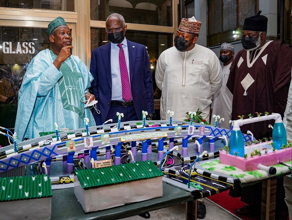 Hon. Minister of Works and Housing, Mr. Babatunde Fashola, SAN (2nd left), Governor of Kano State, Dr. Abdullahi Umar Ganduje(left), Deputy Governor, Dr. Nasir Yusuf Gawuna(2nd right) and the Senior Special Assistant to the President on Special Intervention, Mr Ismaeel Ahmed  during a courtesy visit to the Kano State Government House as part of a Federal Government Projects inspection visit to the State on Wednesday, 26th January 2022