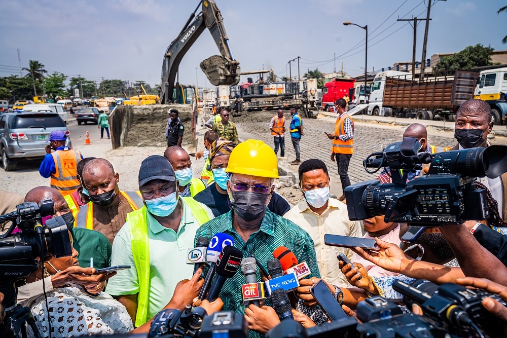 Hon. Minister of Works and Housing, Mr. Babatunde Fashola, SAN (right) flanked by the Federal Controller of Works in Lagos State, Engr. Olukayode Popoola (2nd left) and others as he  speaks with journalists at the Mile 2 end of Section II shortly after an inspection tour of the Reconstruction of Apapa - Oworonshoki -Ojota Expressway: Section I Sub- Sections A, B, D and Sections 3 &amp; 4 in Lagos State on Monday, 28th February 2022