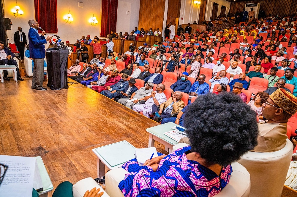 Hon. Minister of Works and Housing &amp; Guest Speaker, Mr Babatunde Fashola,SAN (left) addressing the audience and other participants during The Niche&#039;s Annual Lecture with the theme,&quot;2023 Elections and the Future of Nigeria&#039;s Democracy,&quot; at the Agip Recital Hall, Muson Centre, Onikan, Lagos on Thursday, 8th September 2022.  