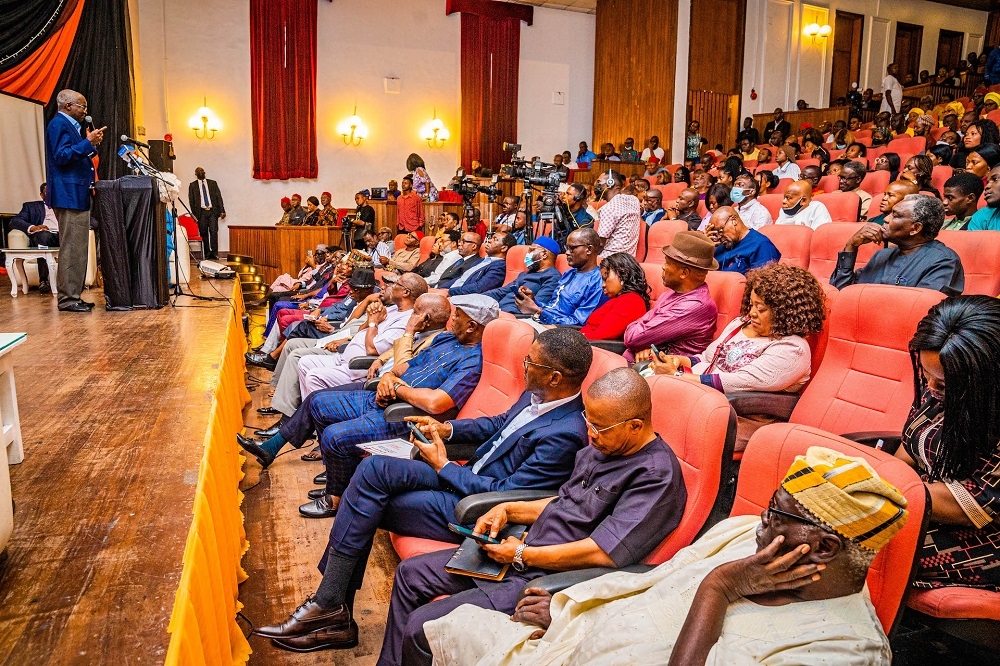 Hon. Minister of Works and Housing &amp; Guest Speaker, Mr Babatunde Fashola,SAN (left) addressing the audience and other participants during The Niche&#039;s Annual Lecture with the theme,&quot;2023 Elections and the Future of Nigeria&#039;s Democracy,&quot; at the Agip Recital Hall, Muson Centre, Onikan, Lagos on Thursday, 8th September 2022.  