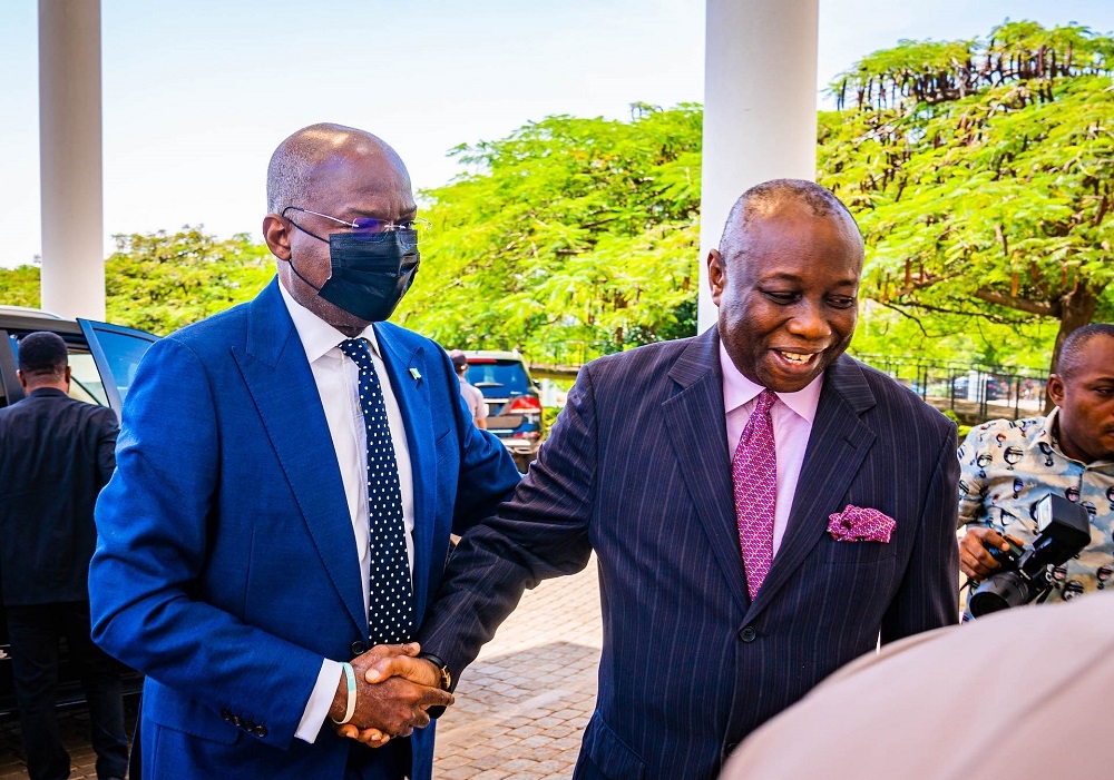 Hon. Minister of Works and Housing and Guest Speaker,  Mr Babatunde Fashola, SAN (left) and Founder/Chairman Epiphany Azinge Foundation and President, Commonwealth Secretariat, Arbitration Tribunal London, Judge Professor Epiphany Azinge SAN (right) during the Epiphany Azinge Foundation 2022 Annual Lecture with the theme,&quot; Leadership and Service to Humanity&quot; and public presentation of Biography titled, &quot; Azinge: Born to Serve&quot; at the Shehu Musa Yar&#039;Adua Centre, Abuja on Tuesday, 15th November 2022.