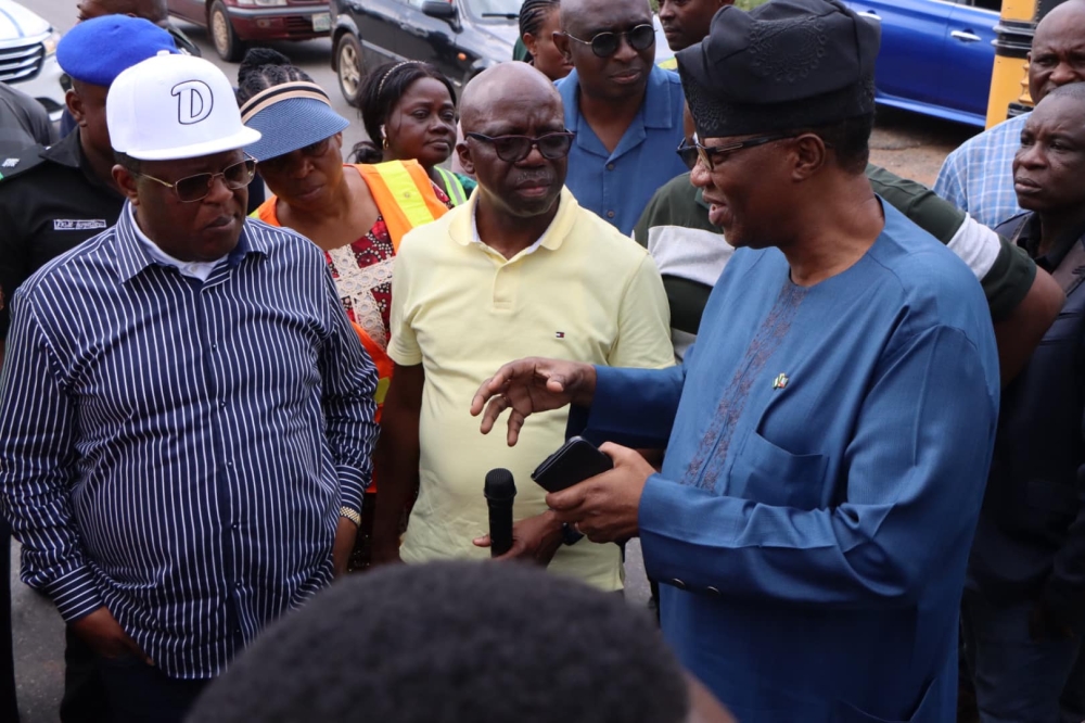 Honourable Minister, Federal Ministry of Works, Senator Dave Umahi, Director, Highways South West, Engr Adedamola Kuti, Director, Highways Bridges, Engr Awosanya Onatuga at the inspection of the Reconstruction and Asphalt Overlay of Benin – Ofosu –Ore – Ajebandele – Shagamu Dual Carriageway Phase IV: Ajebandele – Shagamu; Km 162+586 (Ondo State) to Km 261+000 (Ogun State) in Ondo/Ogun States on the 29th August, 2023