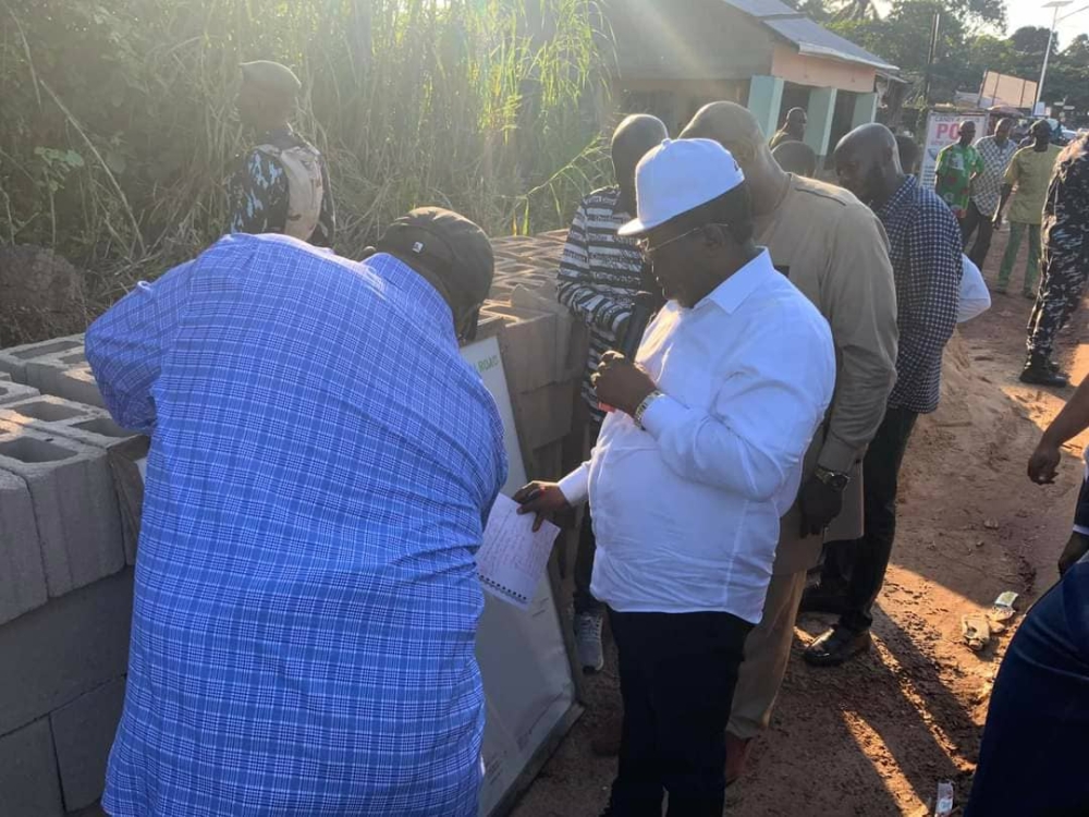 Honourable Minister, Federal Ministry of Works, Senator Dave Umahi, Director, Highways South East, Engr B. U. Obioha and members of the press at the inspection of the Rehabilitation of Nsukka-Ikem-Ehamufu-Nkalagu Road in Enugu State