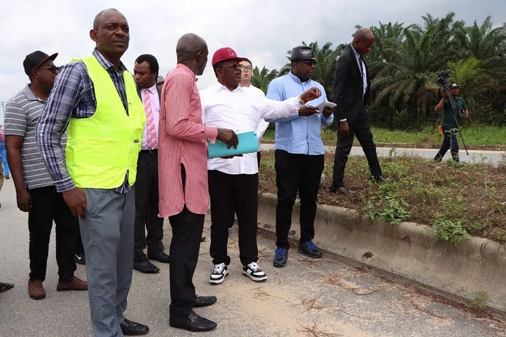 Honourable Minister, Federal Ministry of Works, H.E. Sen (Engr) David Nweze Umahi. CON, Director Highway South South, Engr C.A Ogbuagu during the inspection of the Dualisation of Yenegwe Road Junction - Kolo-Otuoke - Bayelsa Palm (20km) in Bayelsa State