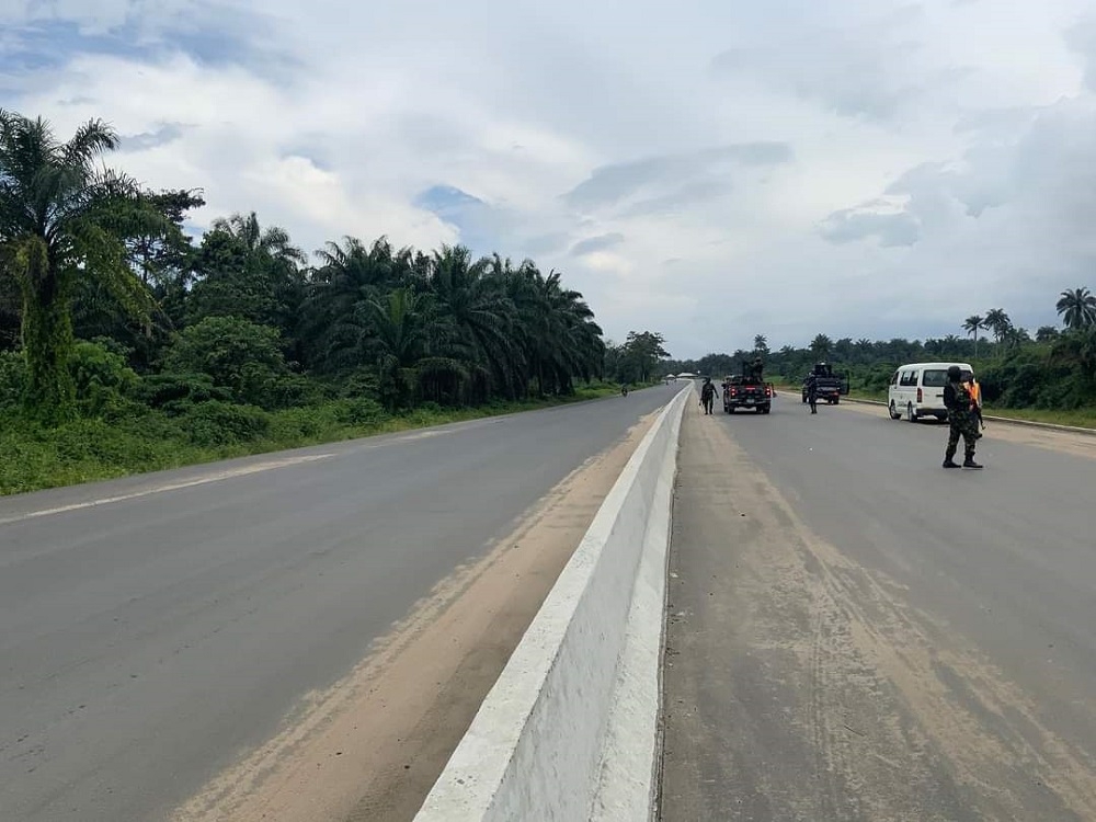 #Renewedhope…. The Honourable Minister, Federal Ministry of Works, H.E. Sen (Engr) David Nweze Umahi, CON during the inspection of the Outstanding Portion of Dualization of Odukpani-Itu(Spur Ididep) Itu-Ikot Ekpene, Road in Cross Rivers State on the 21st September, 2023