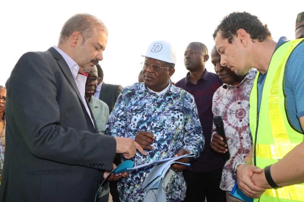 Honourable Minister, Federal Ministry of Works, Senator Dave Umahi, Director, Highways South West, Engr Adedamola Kuti at the inspection of the Rehabilitation of Ibadan - Oyo Road in Oyo States on the 31st August, 2023