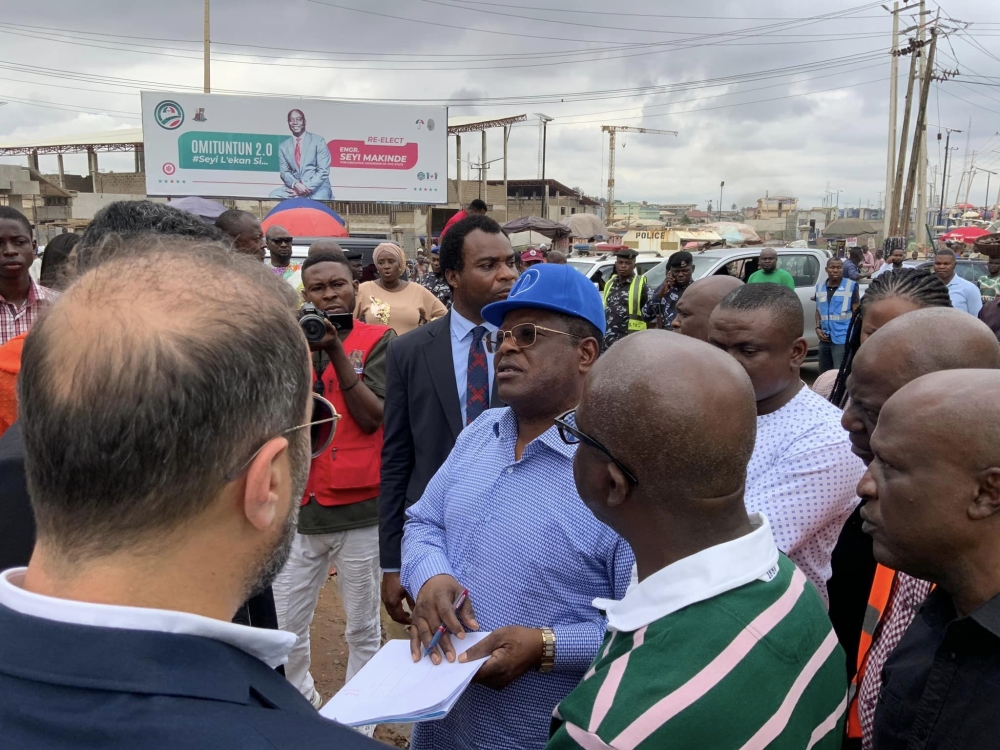 Honourable Minister, Federal Ministry of Works, Senator Dave Umahi, Director, Highways South West, Engr Adedamola Kuti at the inspection of the Reconstruction of Ibadan - Ife - Ilesha Dual Carriageway in Oyo/Osun States on the 1st September, 2023