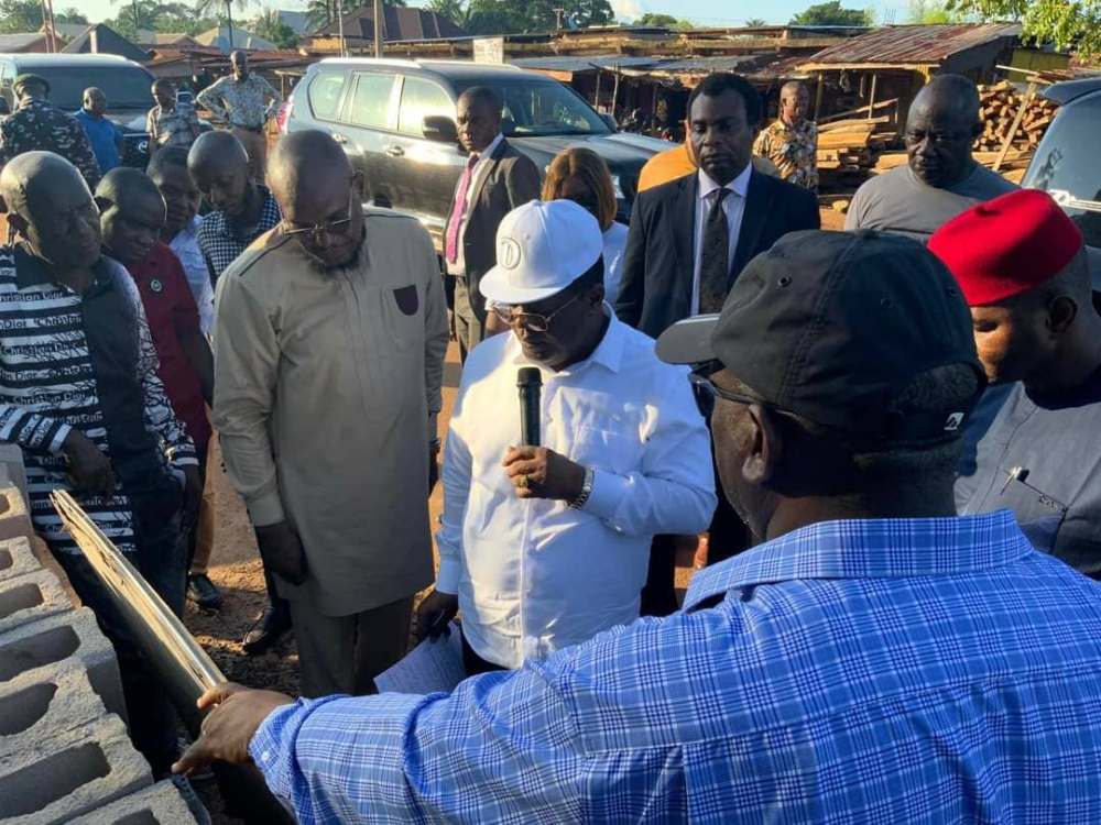 Honourable Minister, Federal Ministry of Works, Senator Dave Umahi, Director, Highways South East, Engr B. U. Obioha and members of the press at the inspection of the Rehabilitation of Nsukka-Ikem-Ehamufu-Nkalagu Road in Enugu State