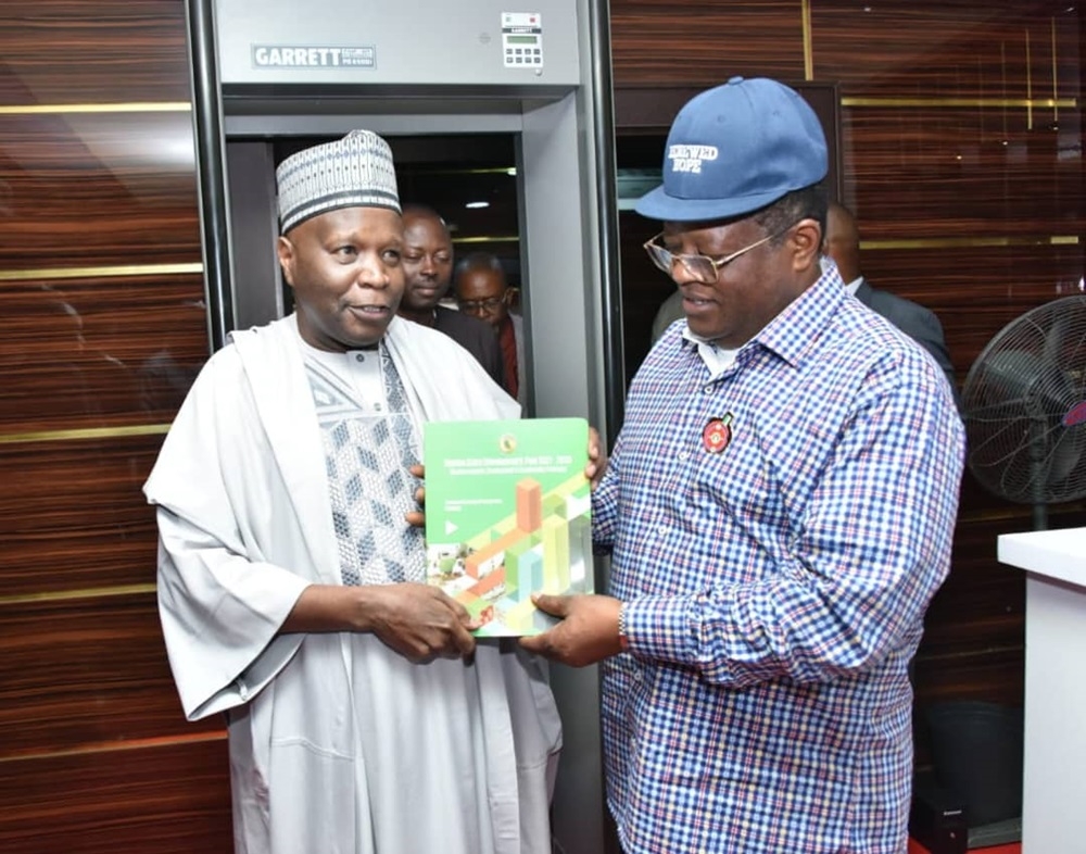 Honourable Minister of Works, His Excellency, Sen. Engr. Nweze David Umahi, CON with the Governor of Gombe State, His Excellency, Muhammadu Yayaha Inuwa,  in a meeting in his office on 17th November, 2023