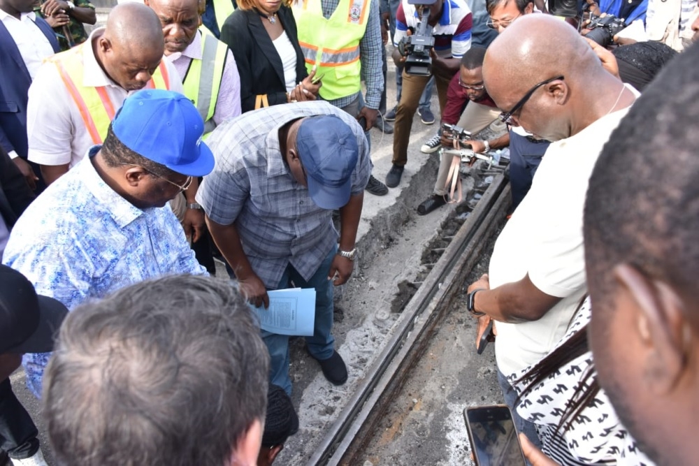 The Honourable Minister, Federal Ministry of Works, Senator Engr. David Nweze Umahi, CON, the Deputy Governor of Lagos State, Obefemi Hamzat, the Director, Highways Construction and Rehabilitation, Engr Ademola Kuti and other staff of the ministry at the flag-off ceremony for the Emergency Repairs of the Third Mainland Bridge, Lagos State on the 8th November, 2023