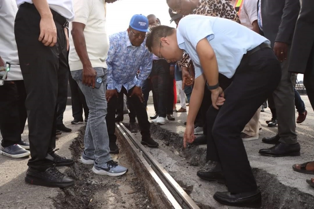 The Honourable Minister, Federal Ministry of Works, Senator Engr. David Nweze Umahi, CON, the Deputy Governor of Lagos State, Obefemi Hamzat, the Director, Highways Construction and Rehabilitation, Engr Ademola Kuti and other staff of the ministry at the flag-off ceremony for the Emergency Repairs of the Third Mainland Bridge, Lagos State on the 8th November, 2023