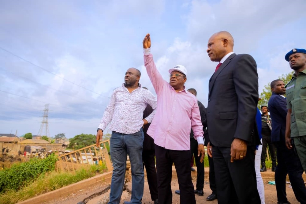 The Honourable Minister of Works, Sen. Engr David Umahi and the Executive Governor, Enugu State, H.E Peter Mbah during the inspection of the commencement of palliative works at the collapsed bridge at New Artisan Flyover/NNPC Mega Station along Enugu/PH Expressway , Enugu State.