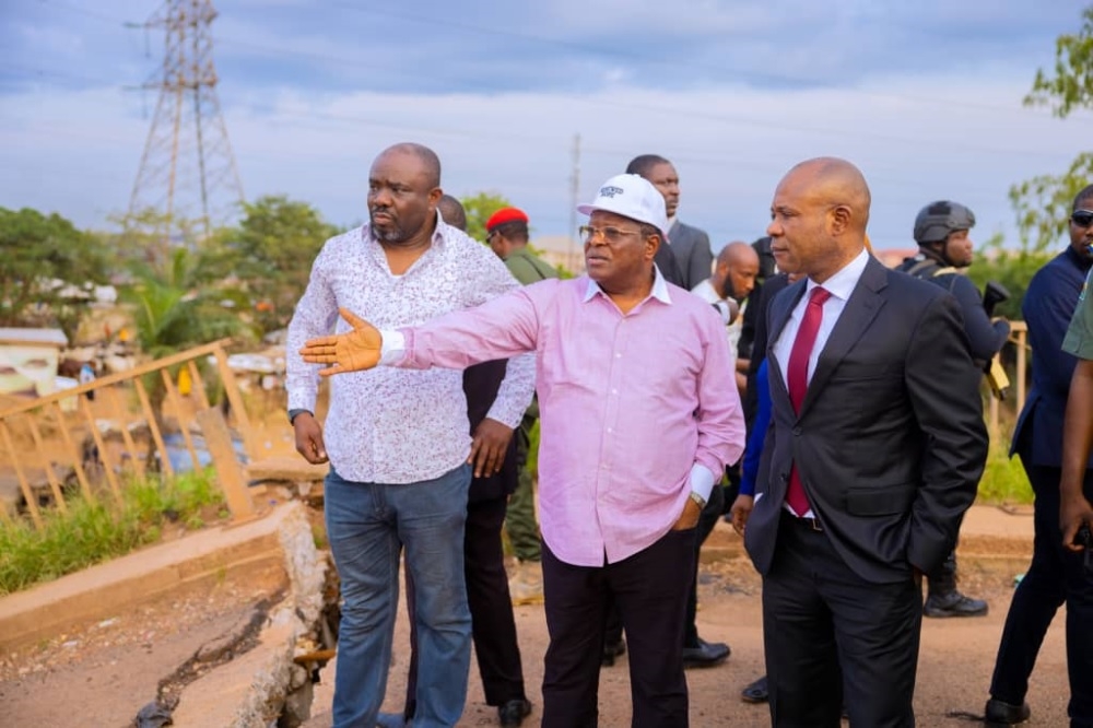 The Honourable Minister of Works, Sen. Engr David Umahi and the Executive Governor, Enugu State, H.E Peter Mbah during the inspection of the commencement of palliative works at the collapsed bridge at New Artisan Flyover/NNPC Mega Station along Enugu/PH Expressway , Enugu State.