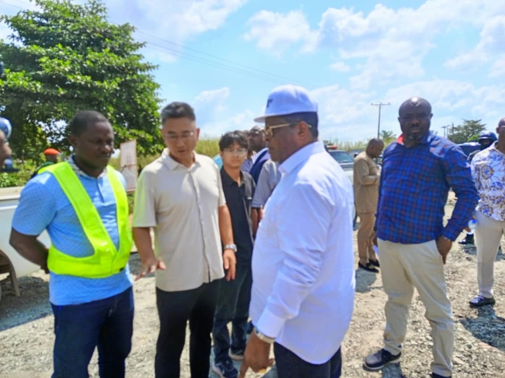 Honourable Minister of Works, H.E, Sen. (Engr) David Nweze Umahi at the handover of the completed 2nd Niger Bridge project and ancillary facilities from Messrs. Julius Berger Nigeria (JBN) Plc  at the 2nd Niger Bridge toll station on 3rd December, 2023.