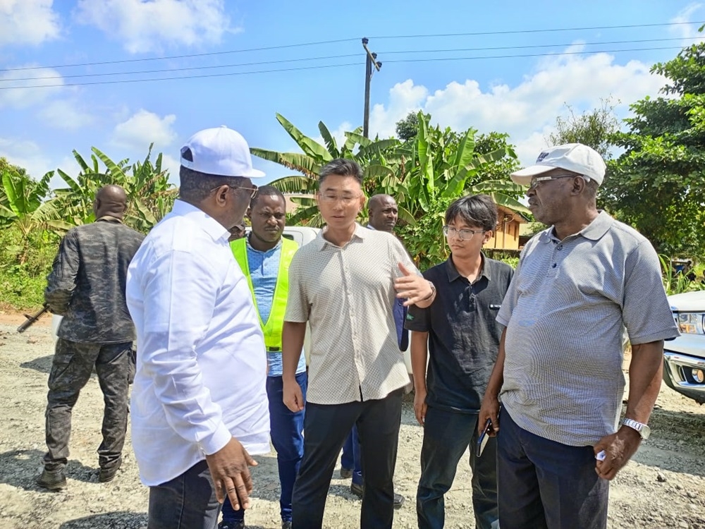 Honourable Minister of Works, H.E, Sen. (Engr) David Nweze Umahi at the handover of the completed 2nd Niger Bridge project and ancillary facilities from Messrs. Julius Berger Nigeria (JBN) Plc  at the 2nd Niger Bridge toll station on 3rd December, 2023.