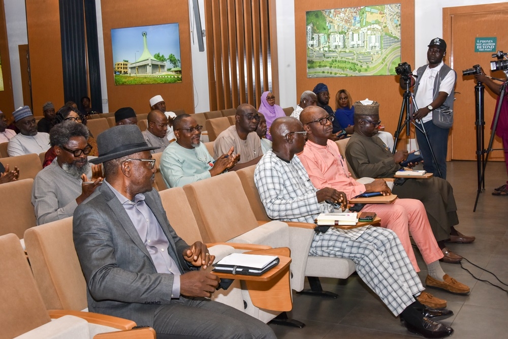 Honourable Minister, Federal Ministry of Works, Sen. Engr. Dave Umahi meeting with Directors in the Ministry's Conference Room on Thursday, 4th January 2024