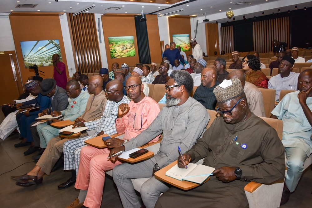 Honourable Minister, Federal Ministry of Works, Sen. Engr. Dave Umahi meeting with Directors in the Ministry's Conference Room on Thursday, 4th January 2024