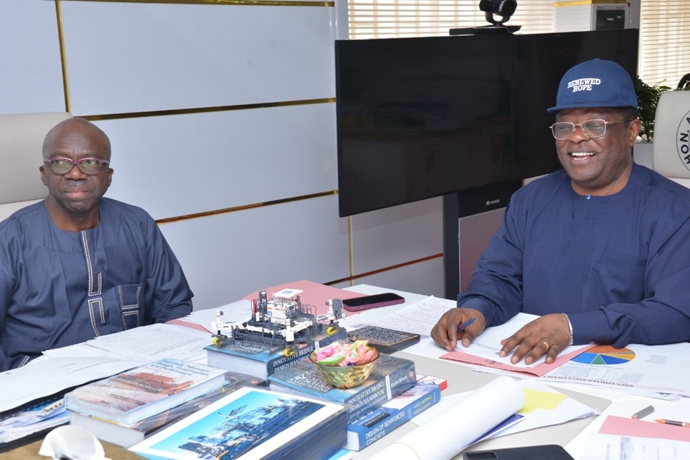 Honourable Minister of Works, His Excellency Sen Engr Nweze David Umahi CON (centre) in a Press briefing wth the Chairman, Federal Inland Revenue, (FIRS) Mr. Zacch Adedeji, FCA and the Group Chief Executive Officer of Nigeria National Petroleum Company Limited, NNPCL, represented by the Chief Financial Officer, Umar Isa Ajiya in his office on 16th February 2024.