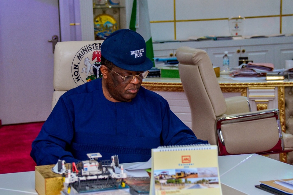 Honourable Minister of Works, His Excellency, Sen. Engr. Nweze David Umahi CON finalizing discussions with investors from Netherlands to attract a grant of 25 million Euros for the construction of priority bridges in Nigeria.