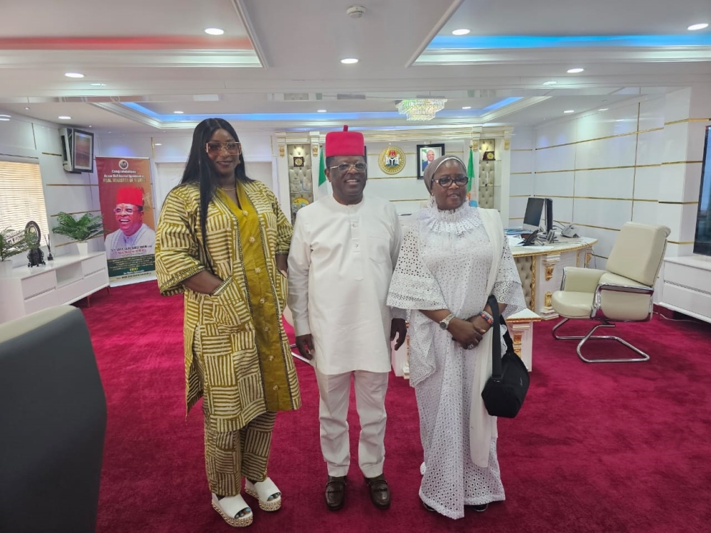 HONOURABLE  MINISTER OF WORKS HAD AN AUDIENCE  WITH THE WIFE OF THE GOVERNOR  OF EBONYI  STATE, HER EXCELLENCY,  CHIEF MRS. UZOAMAKA MARY-MAUDLINE NWIFURU AND THE FIRST DAUGHTER OF THE FEDERAL REPUBLIC OF NIGERIA AND IYALOJA GENERAL, CHIEF MRS. FOLASADE TINUBU-OJO