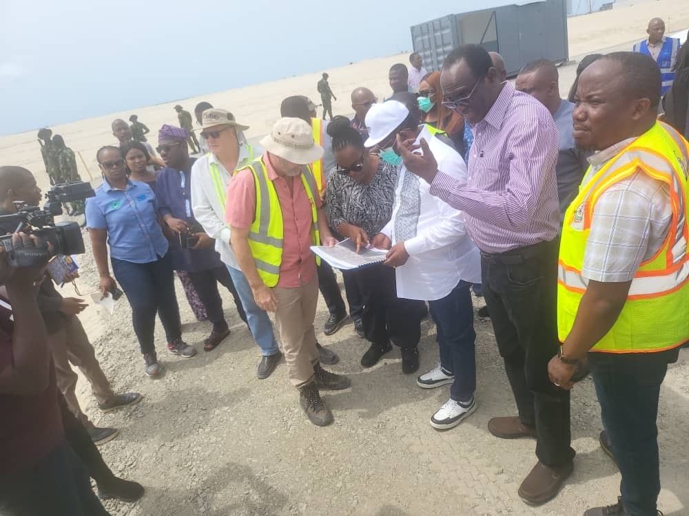 Honourable Minister of Works, His Excellency Sen. Engr. Nweze David Umahi, CON, with other dignitaries during the official handover of the first phase of the project, made up of 47.47 kilometers dual carriageway, to Hitech Construction Company Ltd