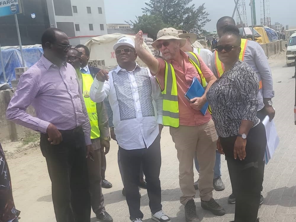 Honourable Minister of Works, His Excellency Sen. Engr. Nweze David Umahi, CON, with other dignitaries during the official handover of the first phase of the project, made up of 47.47 kilometers dual carriageway, to Hitech Construction Company Ltd