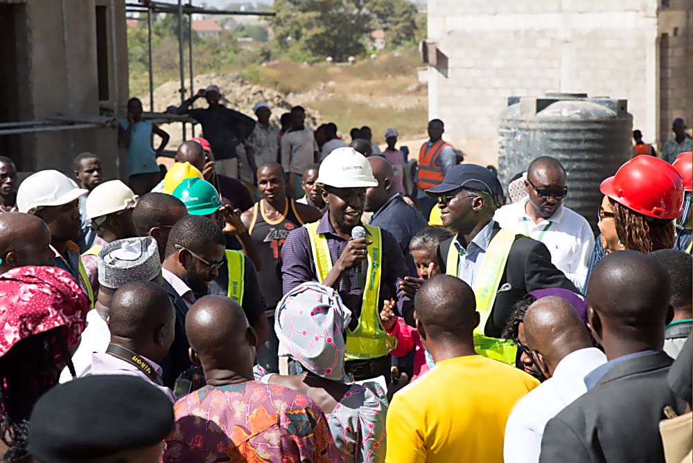 Hon.Minister of Power, Works & Housing, Mr Babatunde Fashola, SAN (2nd right) Executive Director, Brains & Hammers Limited, Mrs Ifeoma Okoye(right), Project Manager Brains & Hammers, Mr Tasiu Umar(left) and others during the Minister's inspection of the Brains & Hammers Estate in Life Camp, Abuja on Thursday 1st December, 2016. 