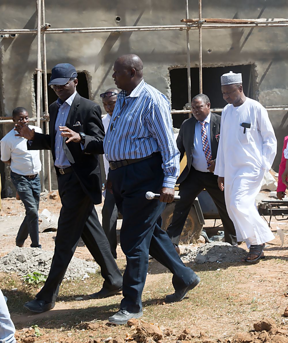 Hon.Minister of Power, Works & Housing, Mr Babatunde Fashola, SAN (middle) and MD/CEO, Citec International Estates Limited, Mr Oludare Bello(left) during the Minister's inspection tour of the company's Housing Units,  Polysterene technology and other building material components production facility in Life Camp, Abuja on Thursday 1st December 2016. 