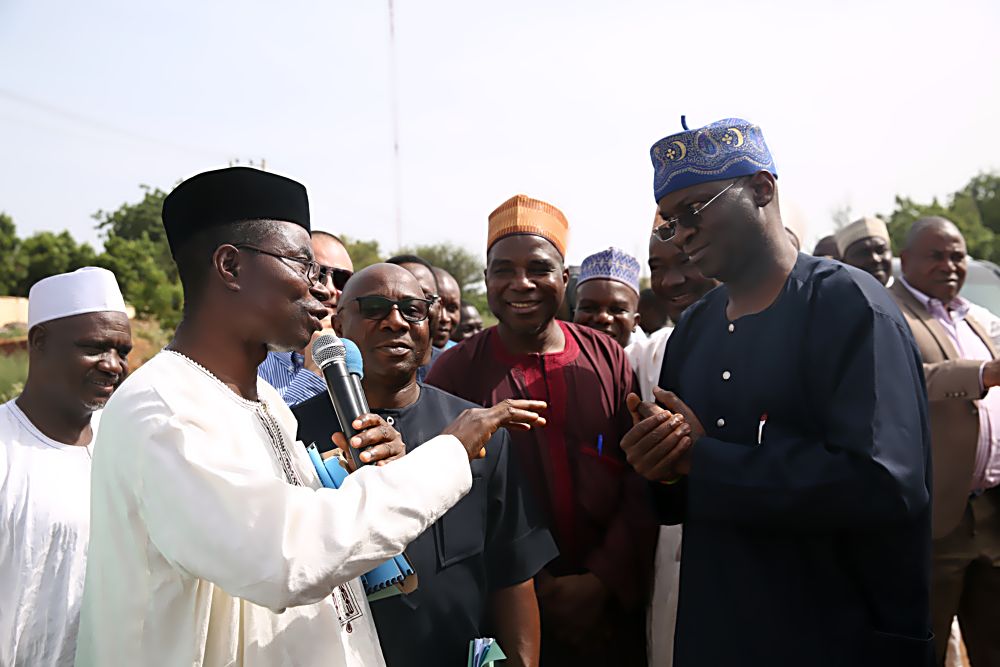 Hon. Minister of Power, Works & Housing, Mr Babatunde Fashola, SAN(right)  being briefed by the Federal Controller of Works Sokoto State, Engr.Felix Akintola Bamisaye(left). With them are Director HighWay NorthWest, Engr.Olalekan  Busari(2nd left) and Engr. Goni Muhammed(2nd right)   during the Ministerâ€™s inspection tour of the Rehabilitation of Sokoto -Tambuwal road in Sokoto State on Sunday 9th October 2016